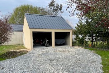 Garage en béton enduit